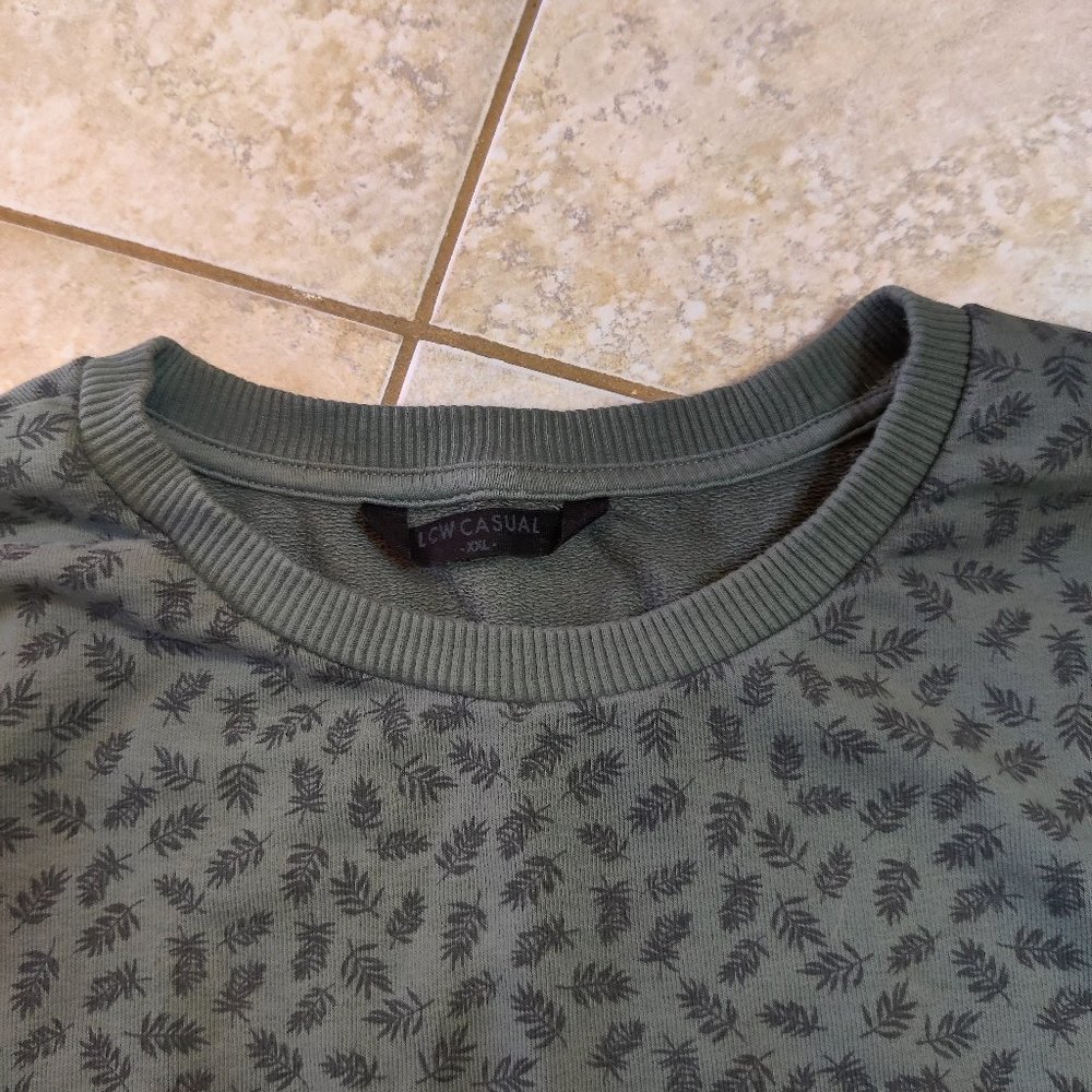 💎✨ Forest Green Leafy Print Sweatshirt - Picture 3 of 5